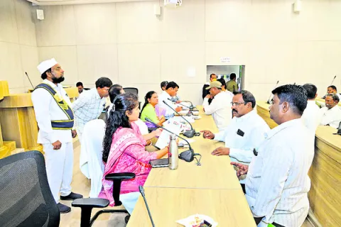అక్రమ నిర్మాణాలపై ఫిర్యాదుల వెల్లువ