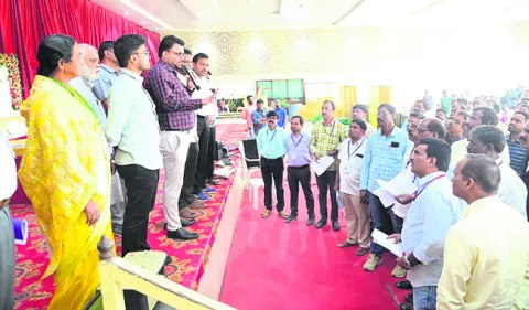 ఎన్నికల నిర్వహణలో అధికారులే కీలకం 