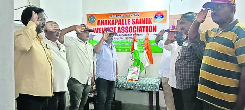 అమరజవాన్లకు నివాళులు