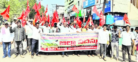 కార్పొరేట్‌ కంపెనీలకు పాలకులు దాసోహం 