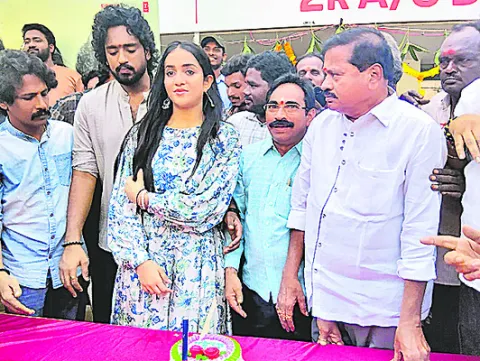 ‘మోగ్లీ’ చిత్ర యూనిట్‌ సందడి