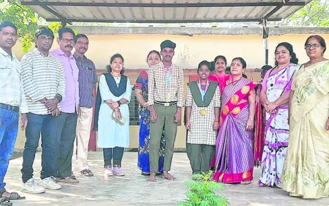 జాతీయస్థాయి సాఫ్ట్‌బాల్‌ పోటీలకు ఆరికతోట విద్యార్థులు