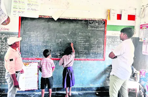 గిరిజన విద్యార్థుల చదువుపై ప్రత్యేక దృష్టి 