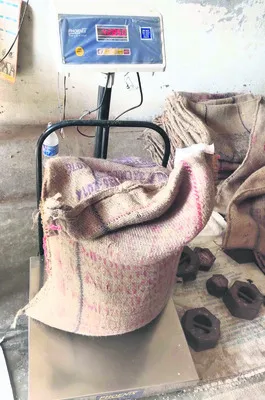 మధ్యాహ్న భోజన బియ్యంలో తరుగు!