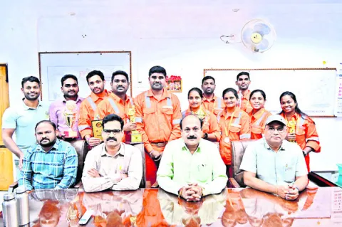 మైన్స్‌ రెస్క్యూ బృందాల సేవలు కీలకం