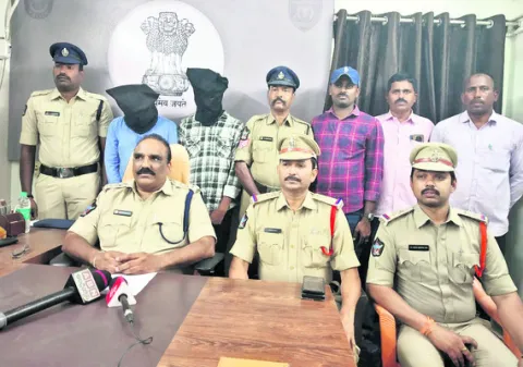 చైన్‌ స్నాచర్‌ల అరెస్ట్‌ 