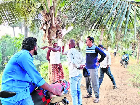 బండిపై వచ్చారట.. బాలికను చెరువులో పడేశారట! 