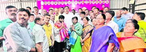 గ్రామాలను అభివృద్ధి చేయాలి