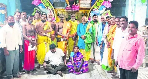 సమస్యలు పరిష్కరించాలి
