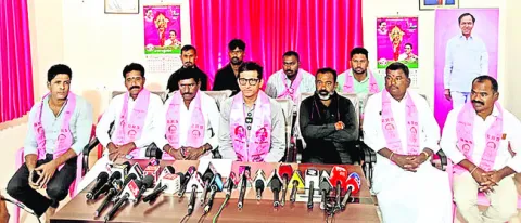 జగిత్యాల ఆత్మగౌరవాన్ని తాకట్టు పెట్టినవ్‌..