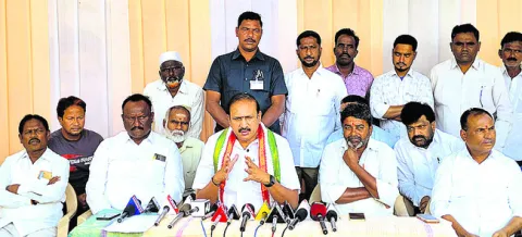 ఉపాధిహామీని నిర్వీర్యం చేసే కుట్ర