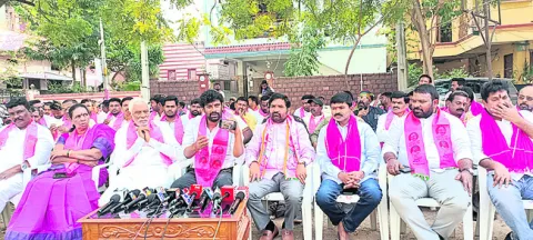 అన్నారం బ్యారేజీలో మంత్రుల ఇసుక దందా