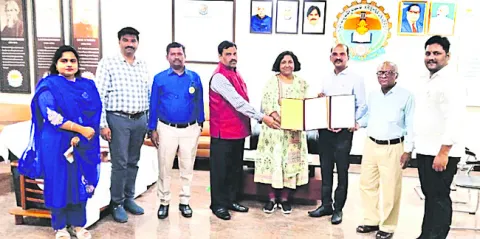 మ్యాజిక్‌ బస్‌తో కేయూ అవగాహనా ఒప్పందం 