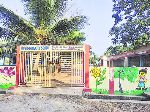 ఇక బడుల్లో అంగన్‌వాడీ కేంద్రాలు