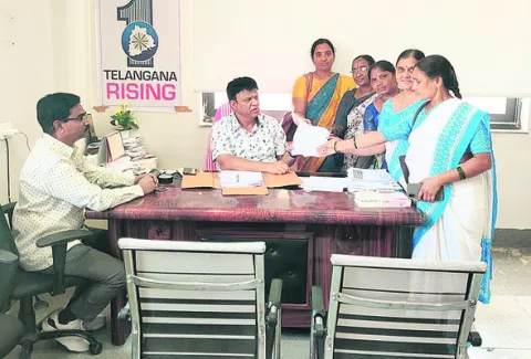 సమస్యలు పరిష్కరించాలి
