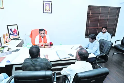 ‘అర్బన్‌’ను  ఆదర్శంగా తీర్చిదిద్దాలి 