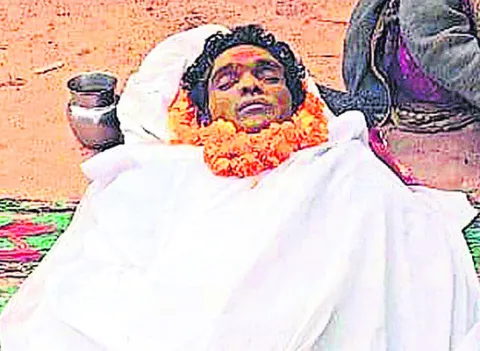 అతిగా మద్యం సేవించి వ్యక్తి మృతి 