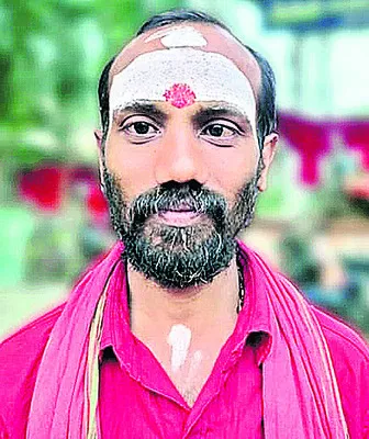 తిరుగు ప్రయాణంలో భవానీ భక్తుడి మృతి