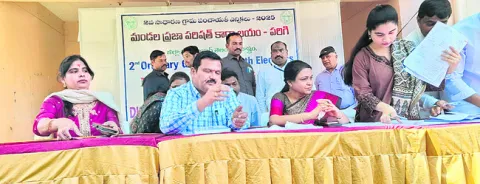 ● సాధారణ ఎన్నికల జిల్లా అధికారి షేక్‌ యాస్మిన్‌ బాష  
