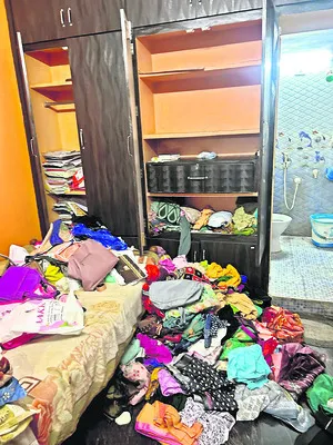 ఉపాధ్యాయుని ఇంటిలో భారీ చోరీ 