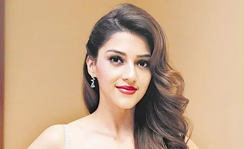 I Am Not Married: Mehreen Pirzada Breaks Silence