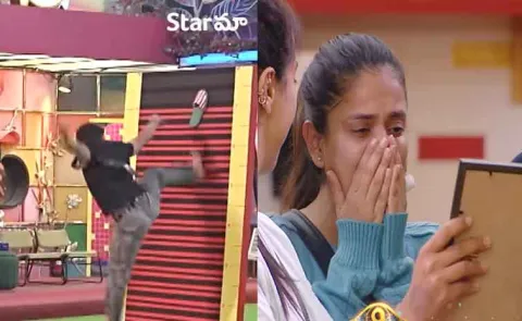 Bigg Boss 9 Telugu: Thanuja Puttaswamy Recieves Sister Wedding Photo