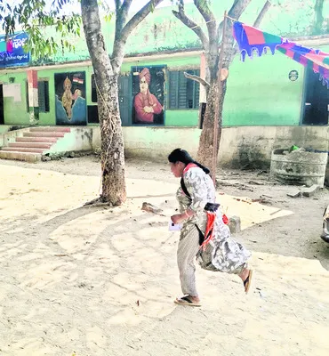 ఓటు కోసం పరుగో పరుగు..! 