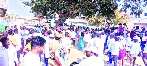 హోమంతలపల్లి, చింతపల్లిలో స్వల్ప ఉద్రిక్తత