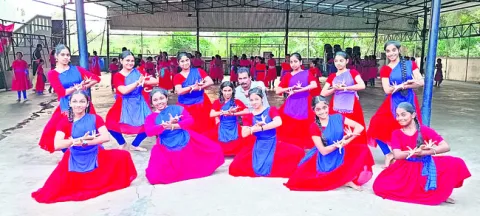 నాట్యం నేర్పేదెలా..? 