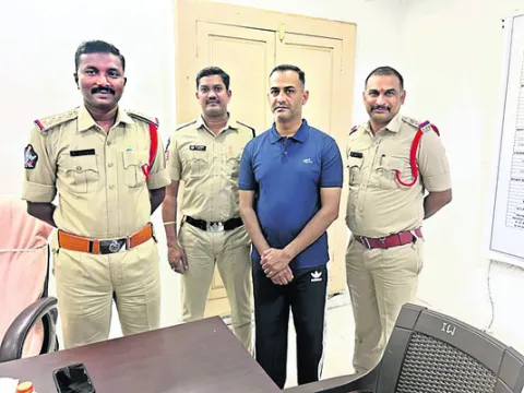 పోలీసుల కళ్లుగప్పి.. ఎట్టకేలకు చిక్కి!