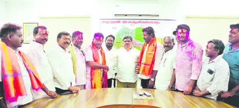 అభివృద్ధికి ఐక్యంగా కృషి చేయండి 