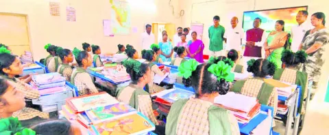 గిరిజన విద్యార్థుల ఆరోగ్యంపై శ్రద్ధ చూపాలి 