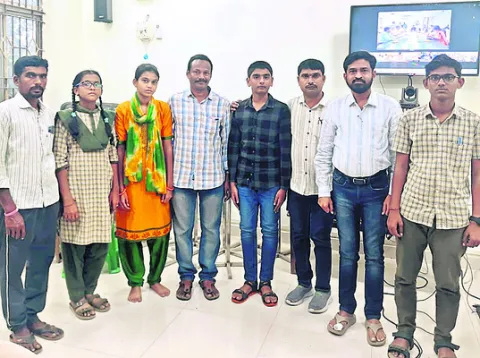 అసభ్యంగా ప్రవర్తించినందుకు ఇద్దరికి జైలు శిక్ష   