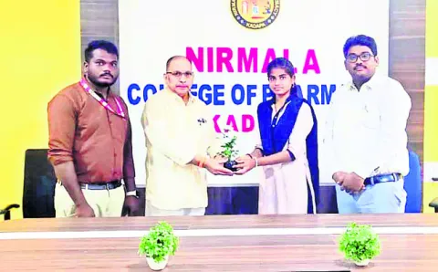 జాతీయస్థాయి హ్యాండ్‌బాల్‌ పోటీలకు రెడ్డిస్వాతి 