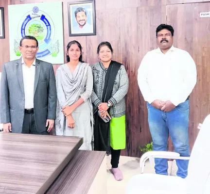 తెలంగాణ  ఔన్నత్యాన్ని చాటాలి 
