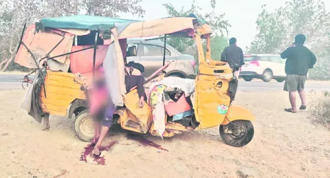 లారీ, ఆటో ఢీ.. ఇద్దరి దుర్మరణ ం 
