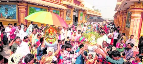 వైభవంగా గ్రామ దేవర