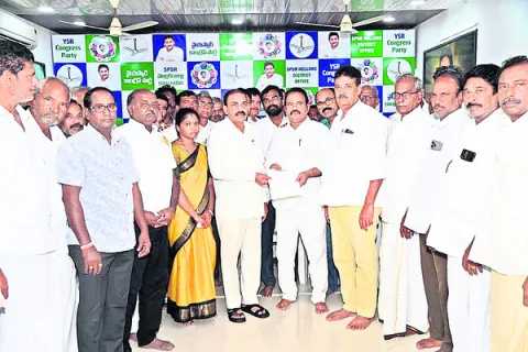 అసంబద్ధంగా జిల్లా పునర్విభజన 