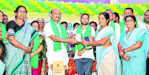 పనిచేయని నాయకులకు అభివృద్ధి నిధులివ్వం 