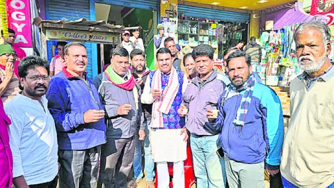 టీ కొట్టులోనే రాజకీయాలకు పునాది