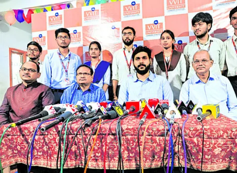 21,22 తేదీల్లో వివా వీవీఐటీయూ 2కే25–26 