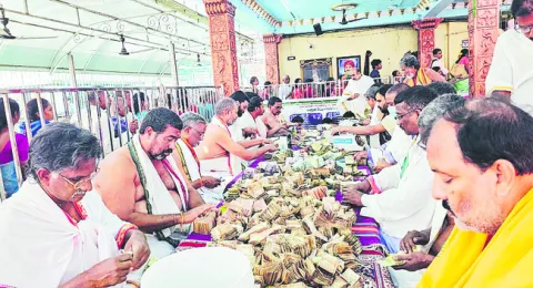 వెంకన్న హుండీ ఆదాయం రూ.1.56 కోట్లు 