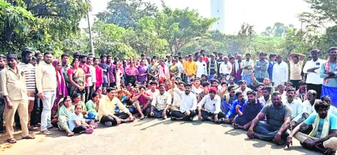 సెల్‌ఫోన్‌కు చార్జింగ్‌ పెడుతుండగా..