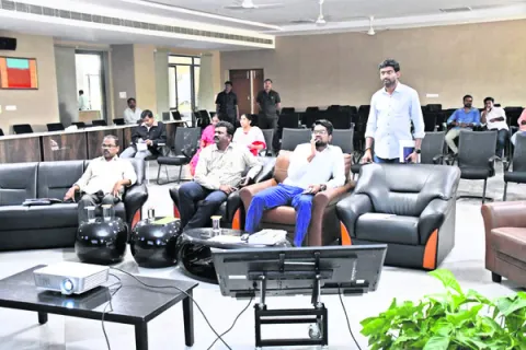 పారదర్శకంగా ఎన్నికల ప్రక్రియ 