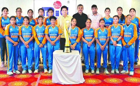 Sachin congratulates the blind womens cricket team2