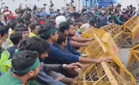 Bangladesh protesters Attack on Indian High Commission in Dhaka