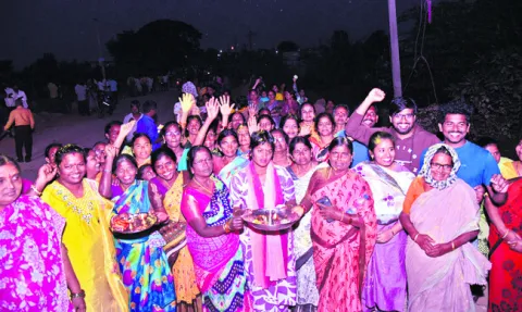 306 స్థానాల్లో బీసీలే.. 