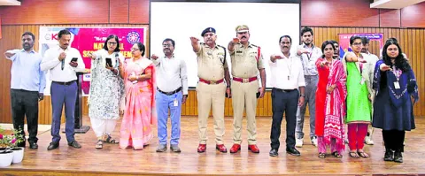 మత్తుకు బానిసలు కావొద్దు 