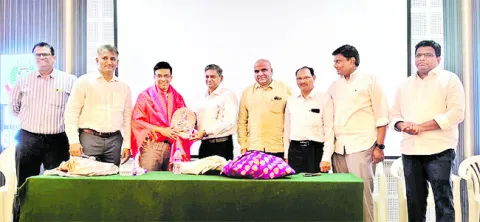 అంటు వ్యాధుల నియంత్రణలో భాగస్వాములు కావాలి 