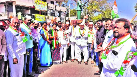 కుట్రపూరిత రాజకీయాలతో వేధింపులు